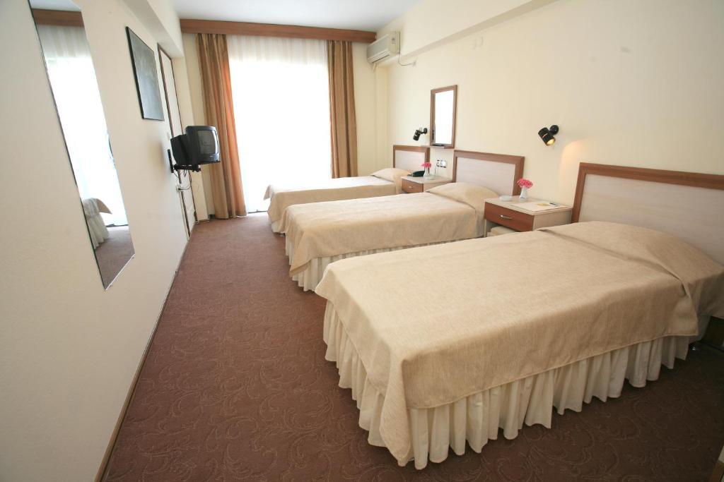 Saturn Hotel كوشاداسيه الغرفة الصورة
